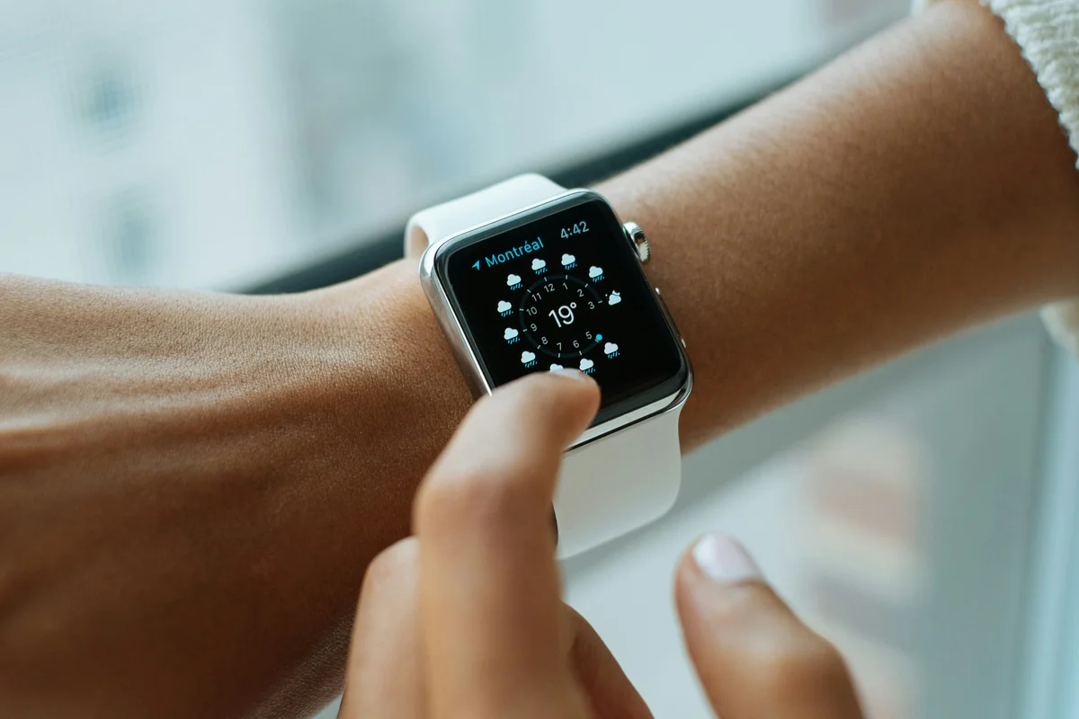 A person looking at their smartwatch displaying a fitness tracking app